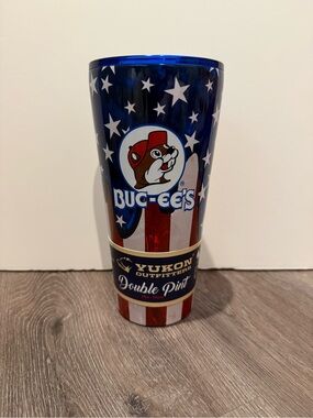 Limited Edition 2026 Buc-ees Stars and Stripes 32 oz. Tumbler- NWT